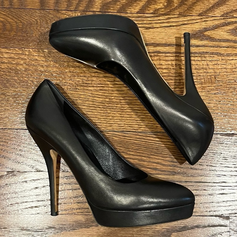Gucci Nero Pumps - Like New! Size 38, approx 4 in high